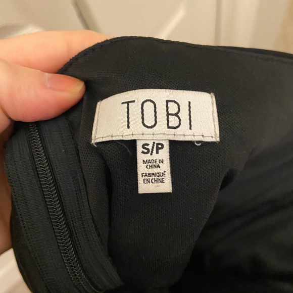 Black cut out dress! Perfect lil black dress - Picture 4 of 7